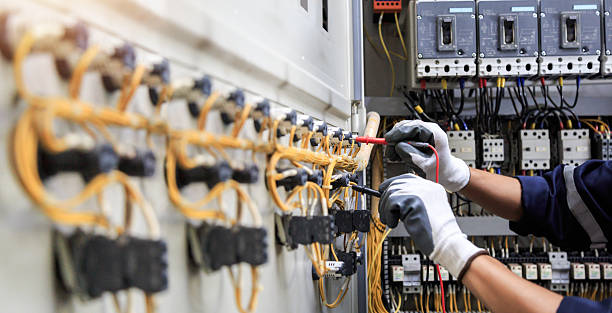 Professional Electrician technician working in Decatur, IL
